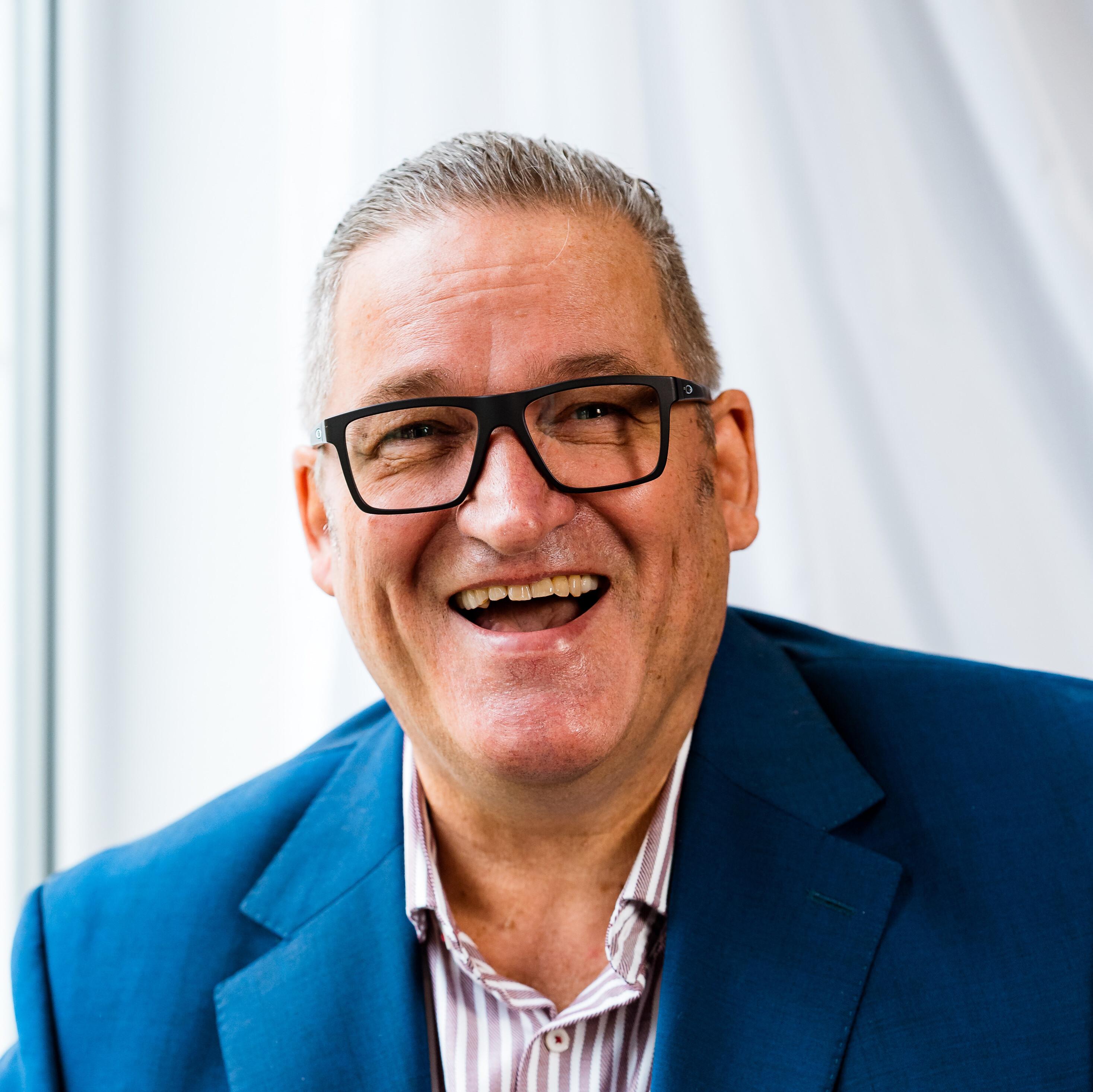 Autorenbild Verkannt - Ein Wirtschaftsroman über Negotiation Intelligence (NI), live & KI-gestütztes Verhandlungscoaching/-training und den Kampf um ein Familienunternehmen.