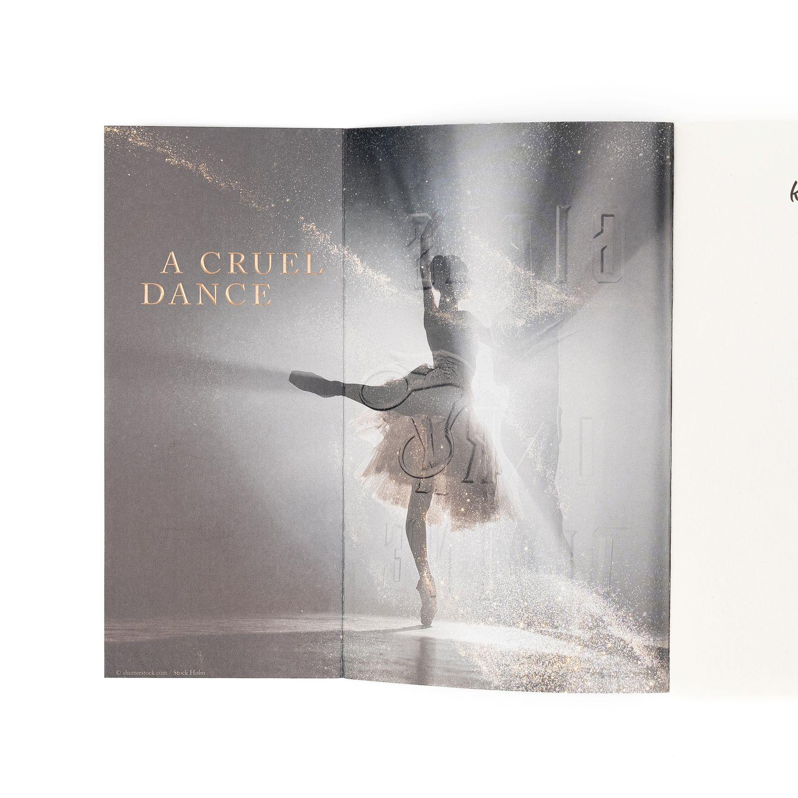 Beispielinhalt (Bild) Girls of Dark Divine - Eine Tänzerin. Ein Fluch. Eine verzweifelte Liebe.