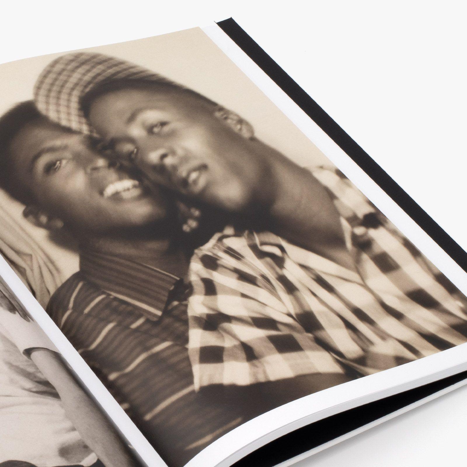 Beispielinhalt (Bild) MORE LOVING