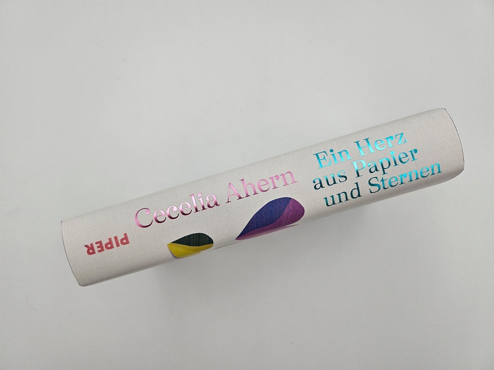 Beispielinhalt (Bild) Ein Herz aus Papier und Sternen