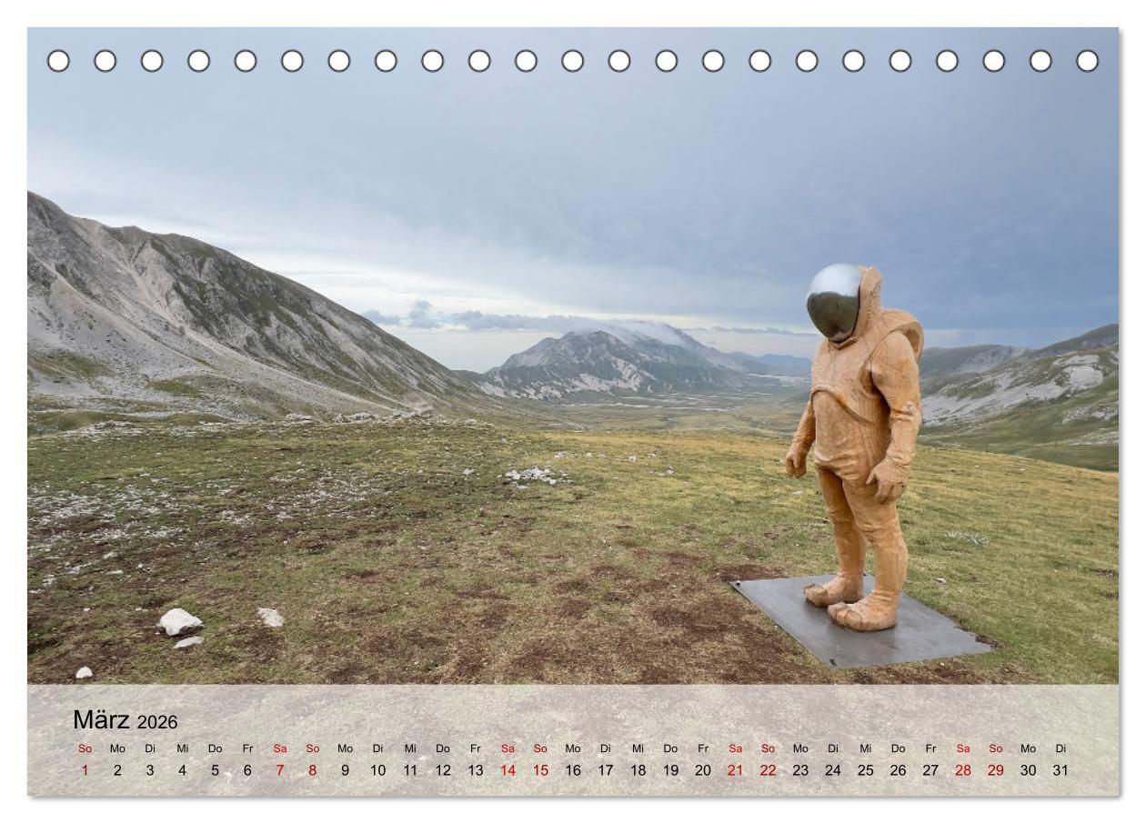 Beispielinhalt (Bild) Abruzzen - wild und romantisch (Tischkalender 2026 DIN A5 quer), CALVENDO Monatskalender