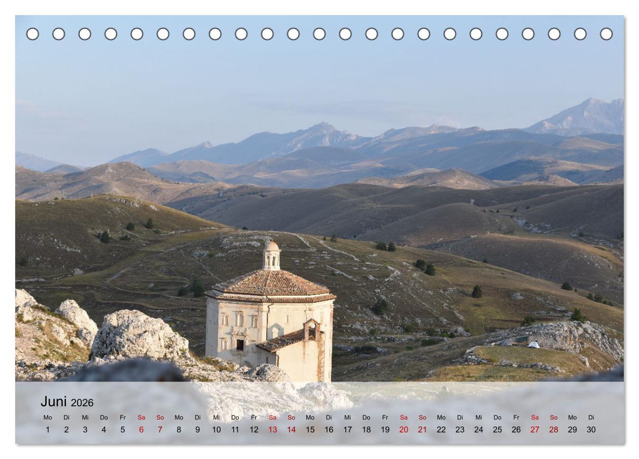 Beispielinhalt (Bild) Abruzzen - wild und romantisch (Tischkalender 2026 DIN A5 quer), CALVENDO Monatskalender
