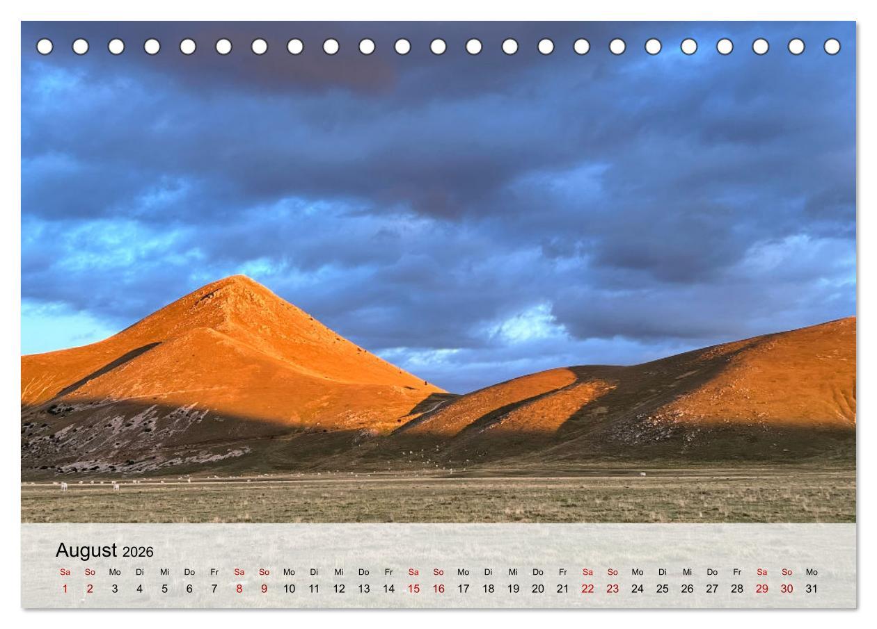 Beispielinhalt (Bild) Abruzzen - wild und romantisch (Tischkalender 2026 DIN A5 quer), CALVENDO Monatskalender