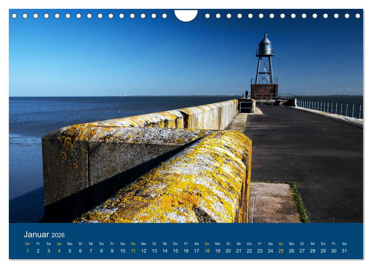 Beispielinhalt (Bild) Die Nordmole in Wilhelmshaven. Historisches Relikt und Lieblingsort. (Wandkalender 2026 DIN A4 quer), CALVENDO Monatskalender