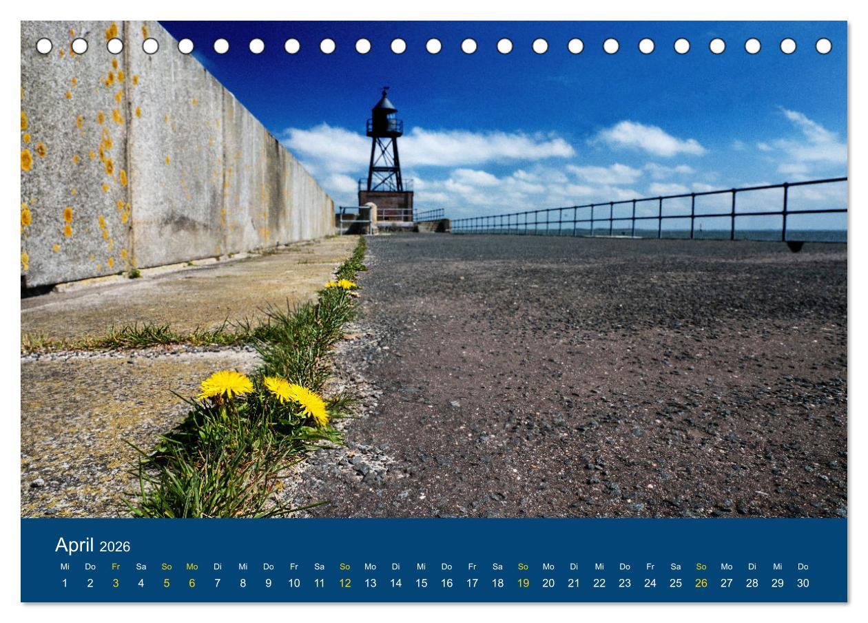 Beispielinhalt (Bild) Die Nordmole in Wilhelmshaven. Historisches Relikt und Lieblingsort. (Tischkalender 2026 DIN A5 quer), CALVENDO Monatskalender