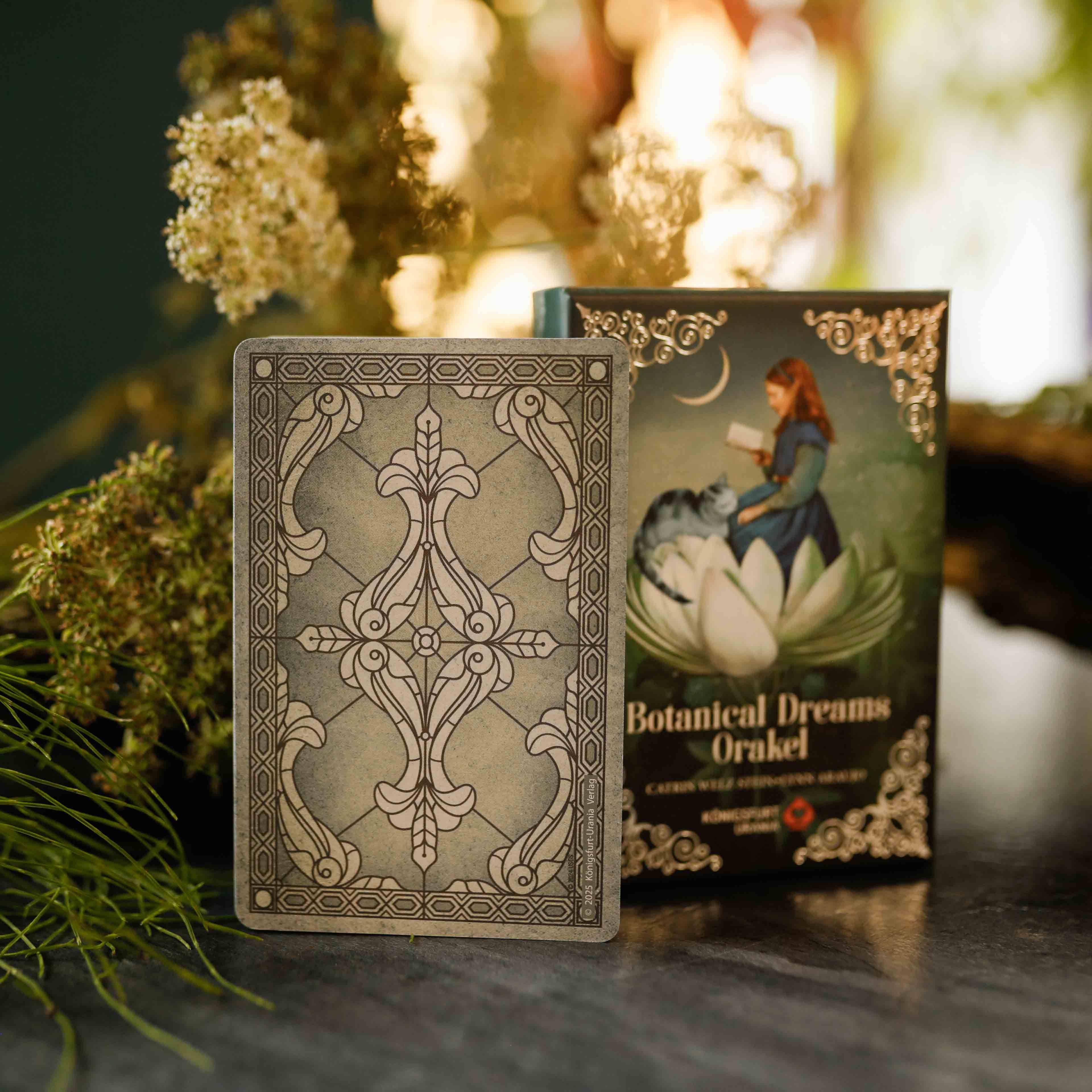 Beispielinhalt (Bild) Botanical Dreams Orakel - 56 Orakel-Karten und 68-seitiges Booklet