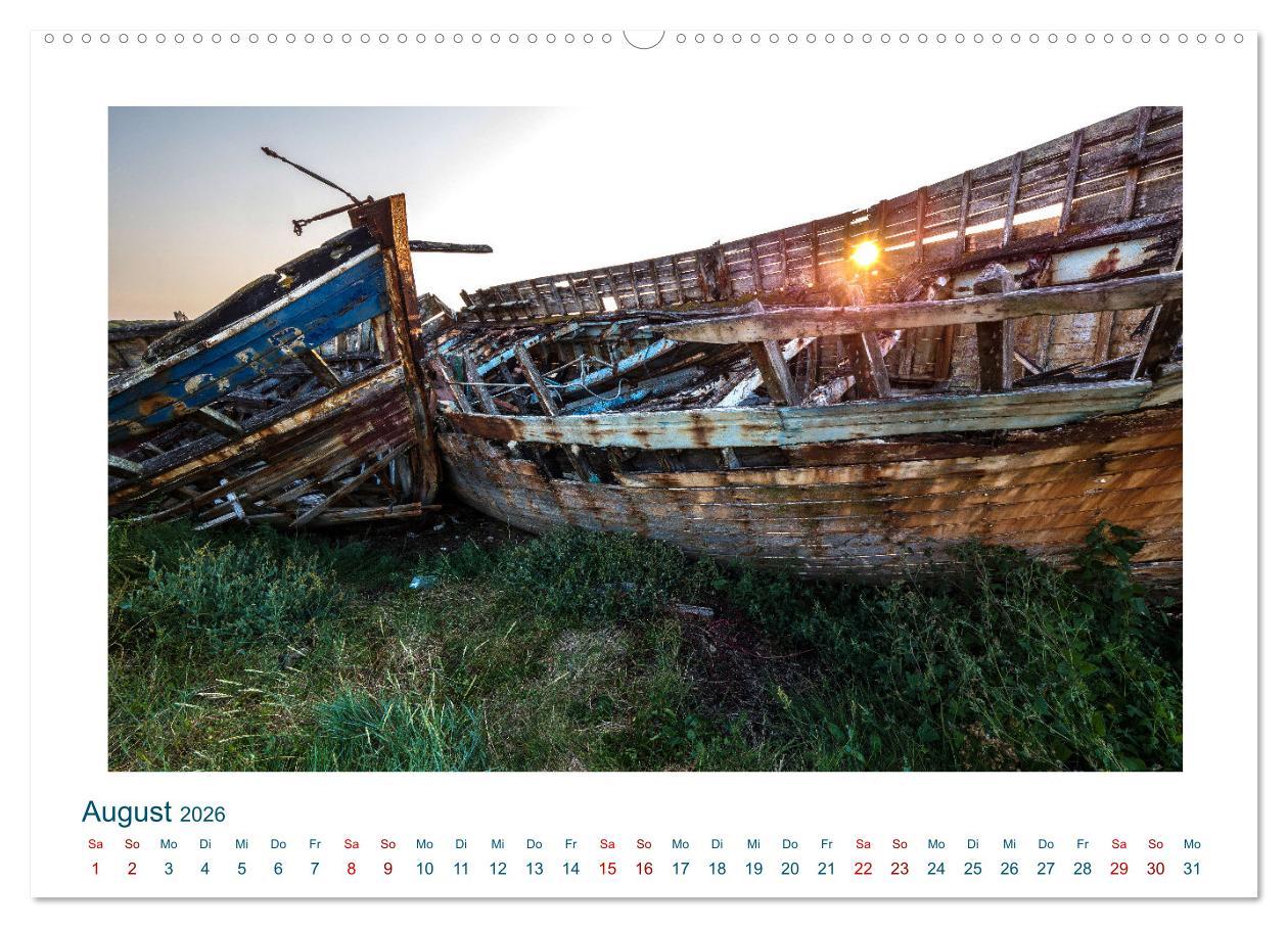 Beispielinhalt (Bild) Faszination Schiffsfriedhof (Wandkalender 2026 DIN A2 quer), CALVENDO Monatskalender