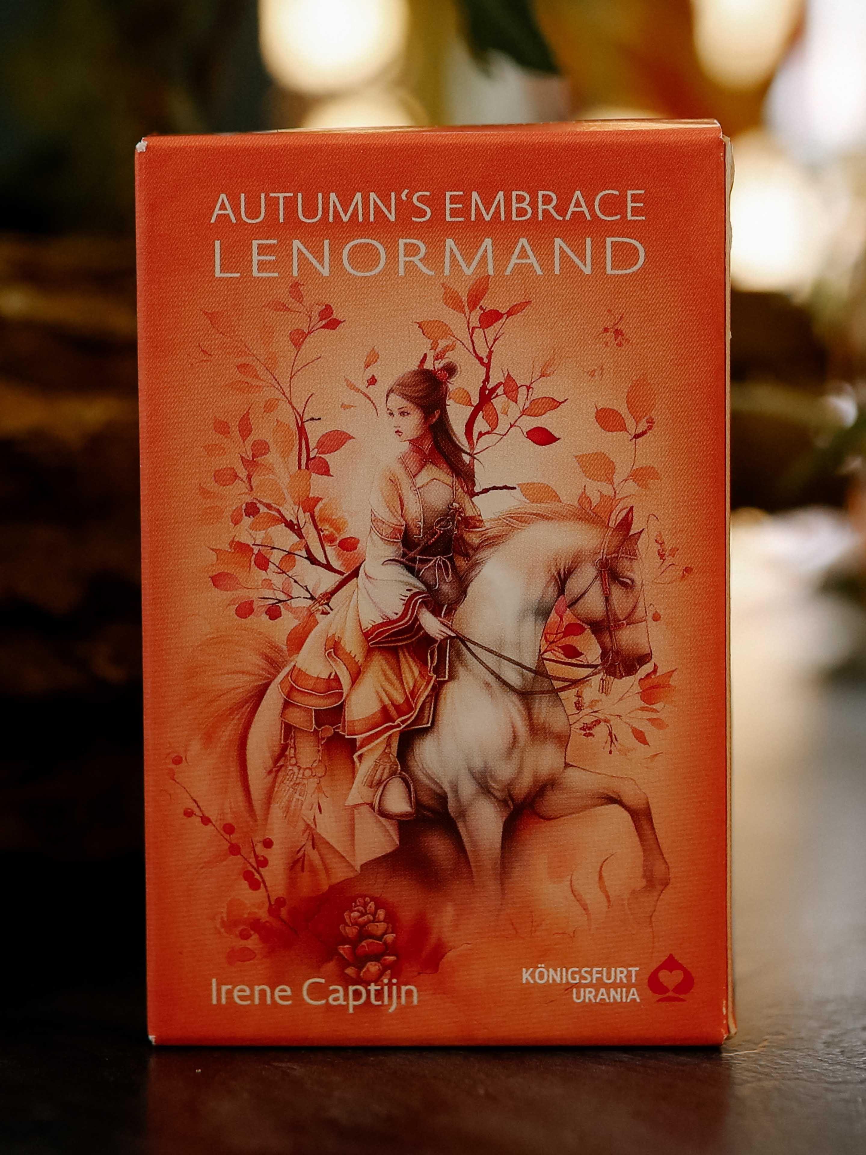 Beispielinhalt (Bild) Autumn´s Embrace Lenormand DE - 38 Lenormand-Karten und Booklet