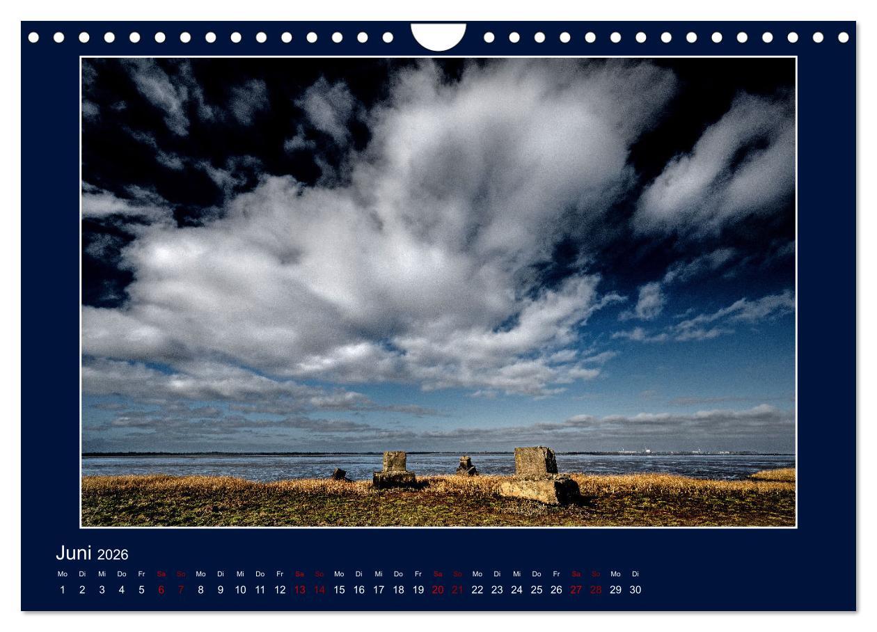 Beispielinhalt (Bild) Wolken, Watt und Wellen. Fotografische Impressionen vom Jadebusen. (Wandkalender 2026 DIN A4 quer), CALVENDO Monatskalender