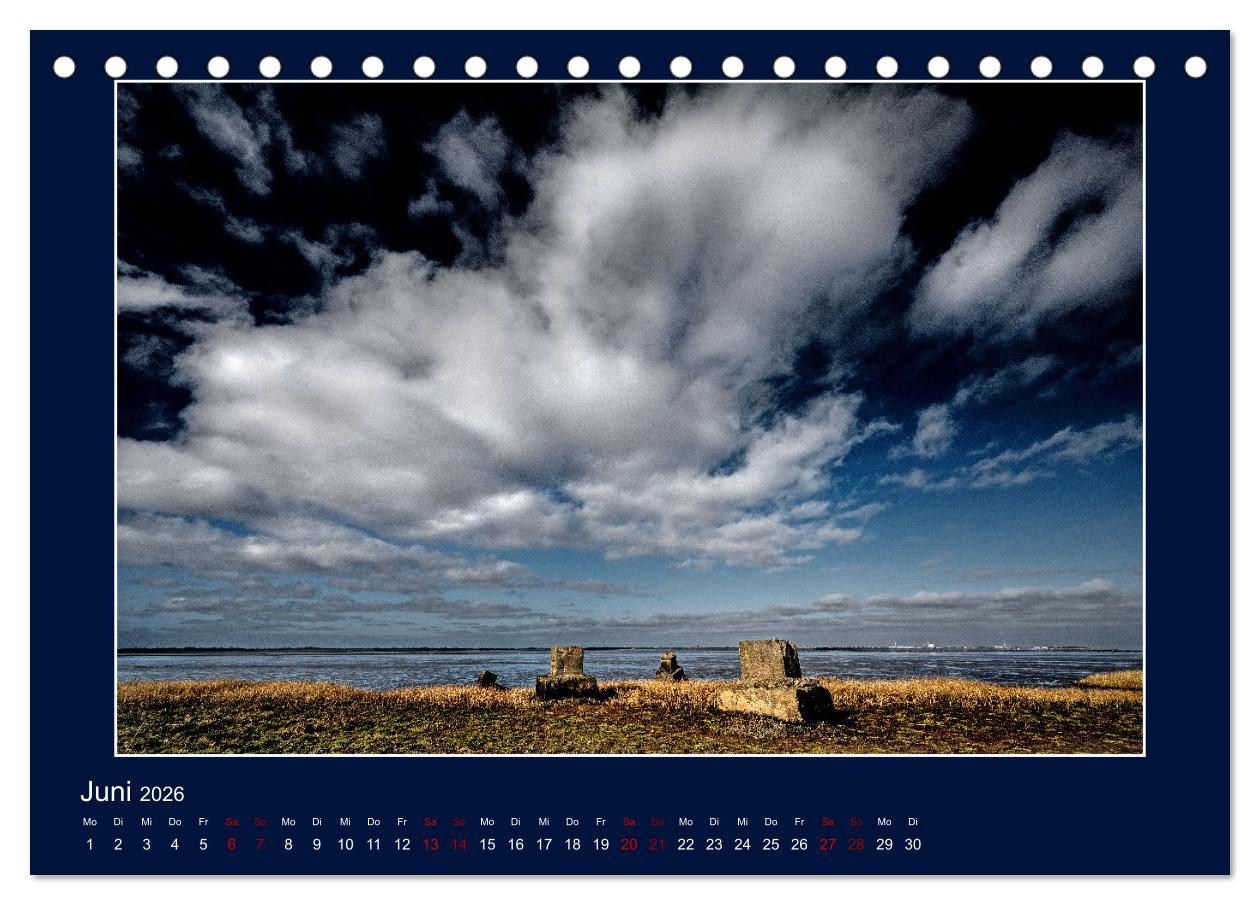 Beispielinhalt (Bild) Wolken, Watt und Wellen. Fotografische Impressionen vom Jadebusen. (Tischkalender 2026 DIN A5 quer), CALVENDO Monatskalender