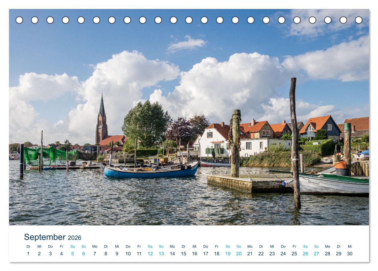 Beispielinhalt (Bild) Die Schlei - Segelrevier und Naherholungsgebiet (Tischkalender 2026 DIN A5 quer), CALVENDO Monatskalender