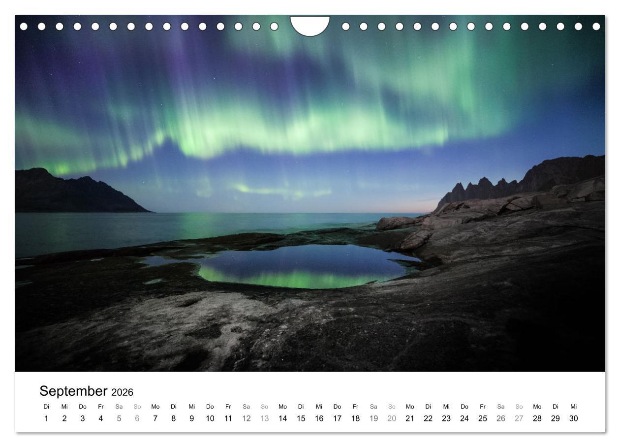 Beispielinhalt (Bild) Nordlichter - Farbenspiel am arktischen Nachthimmel (Wandkalender 2026 DIN A4 quer), CALVENDO Monatskalender