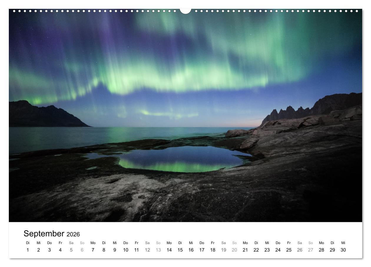 Beispielinhalt (Bild) Nordlichter - Farbenspiel am arktischen Nachthimmel (Wandkalender 2026 DIN A2 quer), CALVENDO Monatskalender