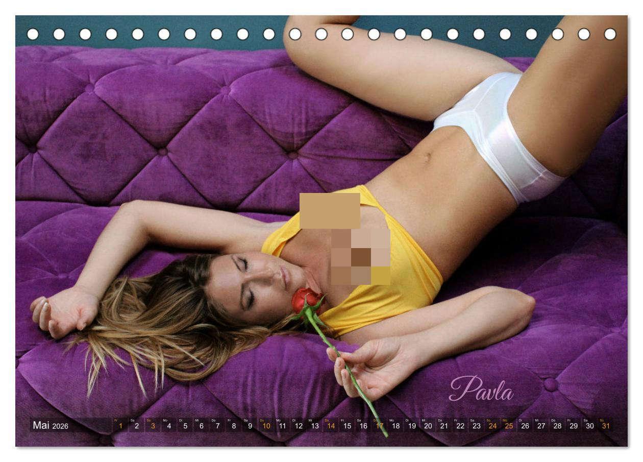 Beispielinhalt (Bild) EROTIK FOTOART - Topless Girls (Tischkalender 2026 DIN A5 quer), CALVENDO Monatskalender