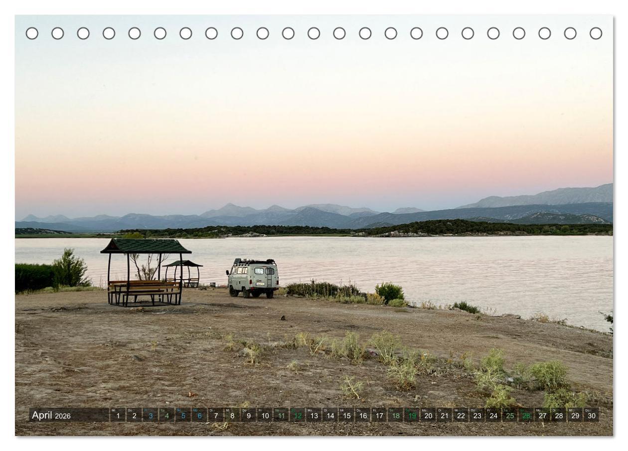 Beispielinhalt (Bild) UAZ 452 Buchanka Love (Tischkalender 2026 DIN A5 quer), CALVENDO Monatskalender