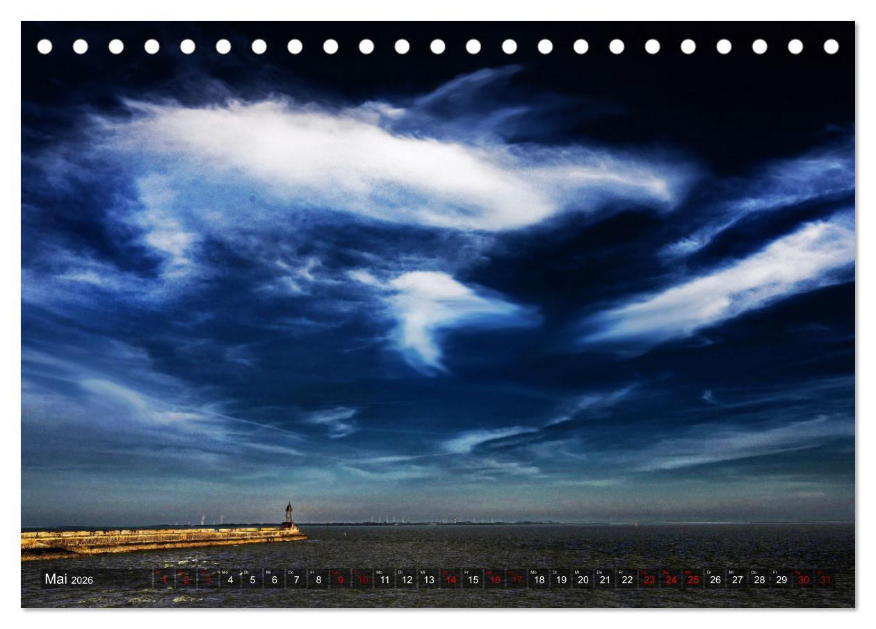 Beispielinhalt (Bild) Bis zum Horizont. Der Himmel über Norddeutschland. (Tischkalender 2026 DIN A5 quer), CALVENDO Monatskalender
