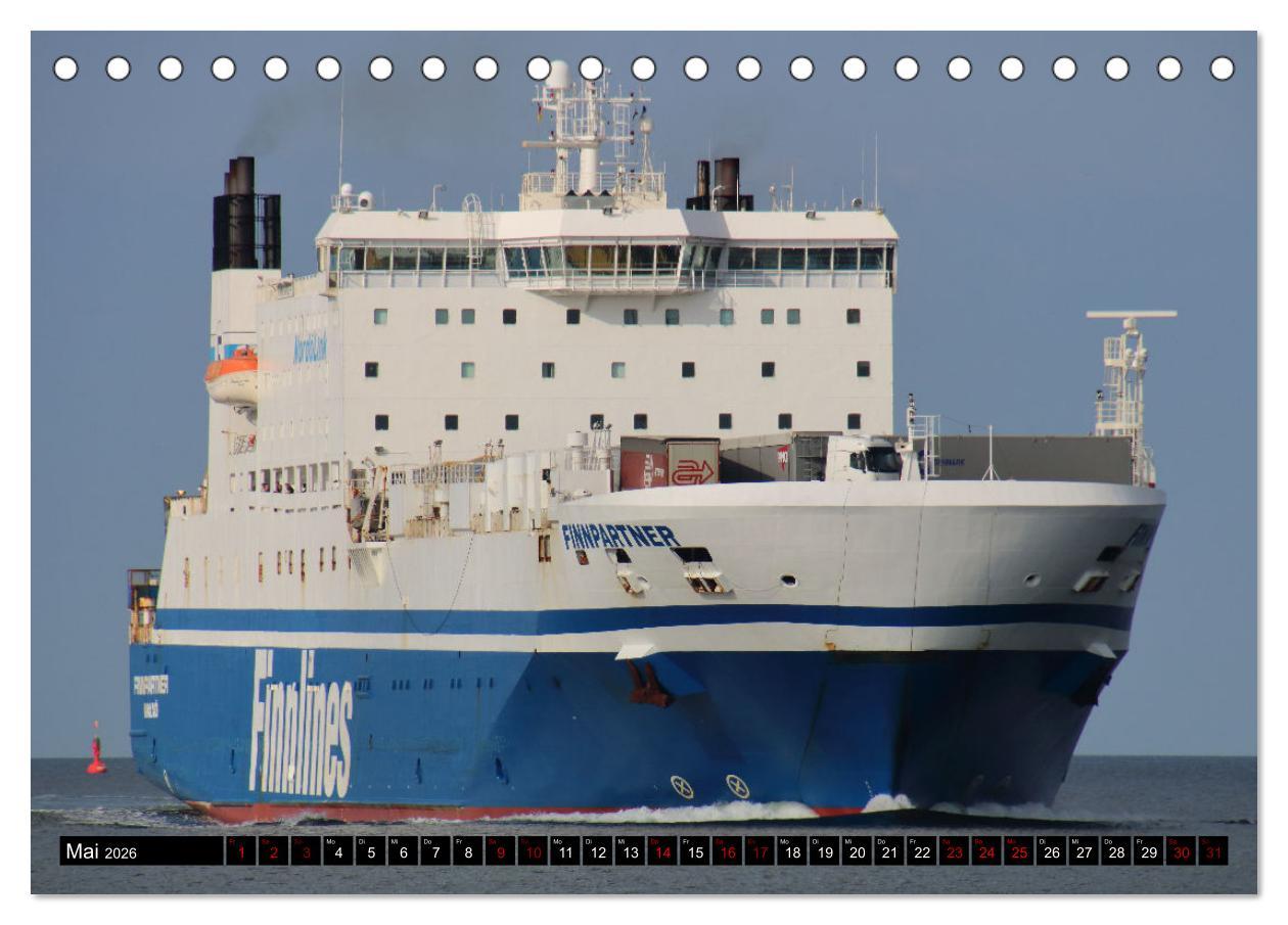 Beispielinhalt (Bild) Shipspotting Travemünde (Tischkalender 2026 DIN A5 quer), CALVENDO Monatskalender