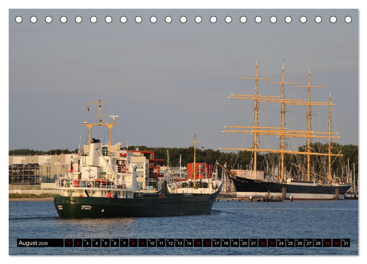 Beispielinhalt (Bild) Shipspotting Travemünde (Tischkalender 2026 DIN A5 quer), CALVENDO Monatskalender