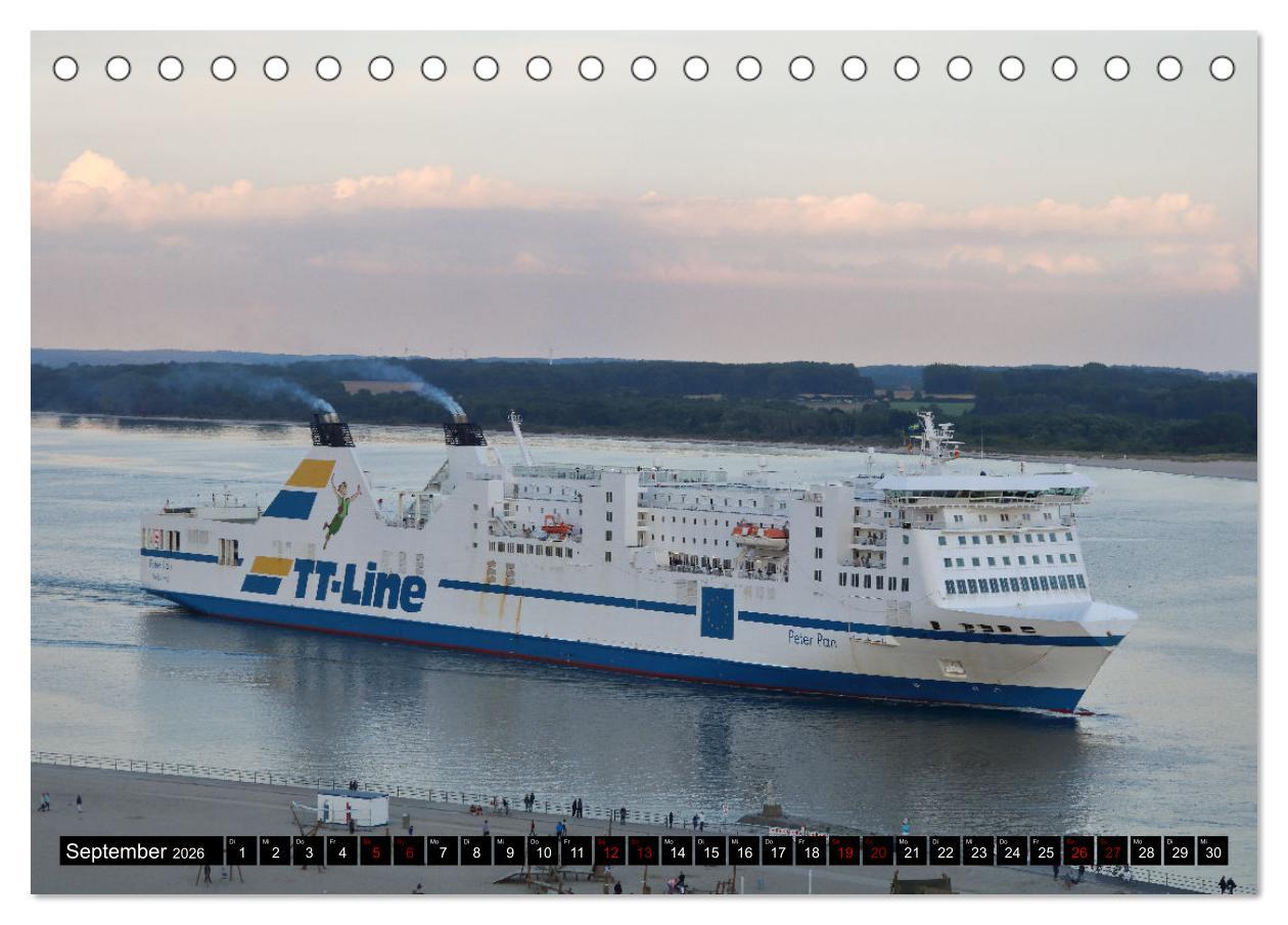 Beispielinhalt (Bild) Shipspotting Travemünde (Tischkalender 2026 DIN A5 quer), CALVENDO Monatskalender