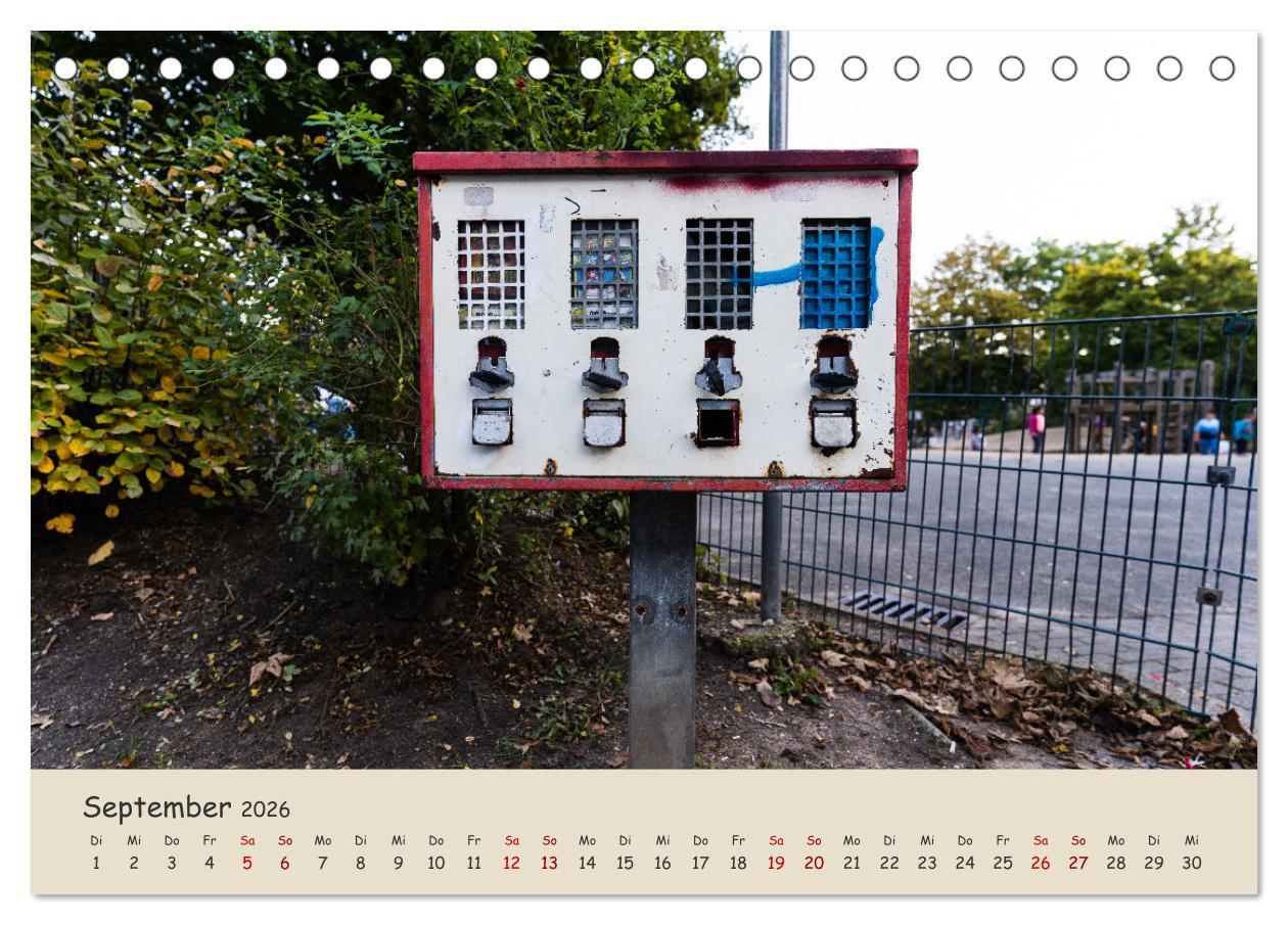 Beispielinhalt (Bild) Kaugummiautomaten (Tischkalender 2026 DIN A5 quer), CALVENDO Monatskalender