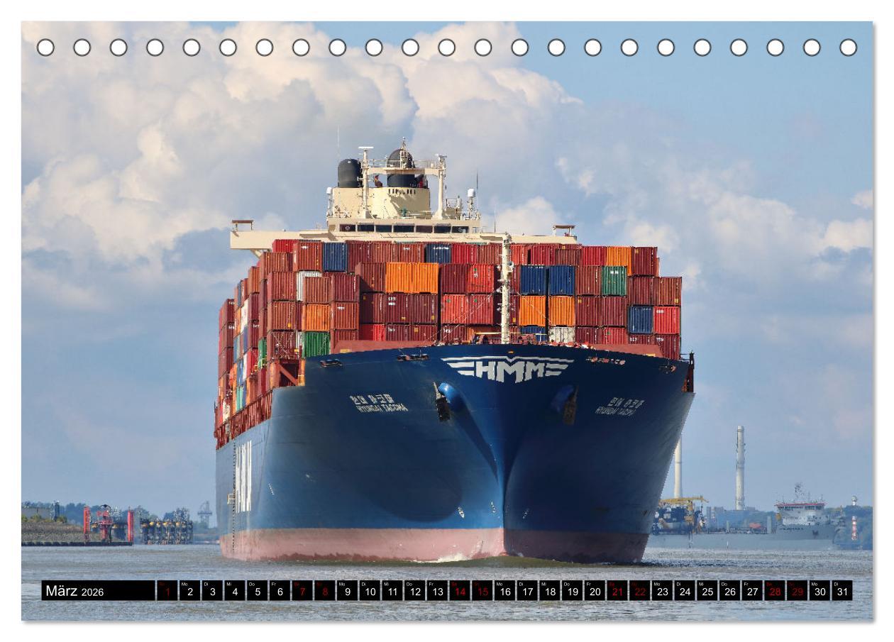 Beispielinhalt (Bild) Shipspotting Hamburg (Tischkalender 2026 DIN A5 quer), CALVENDO Monatskalender