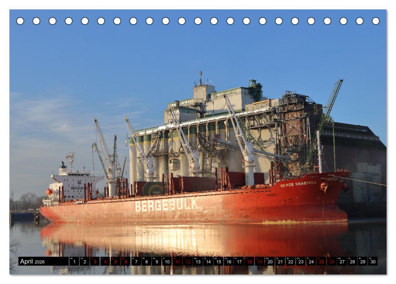 Beispielinhalt (Bild) Shipspotting Hamburg (Tischkalender 2026 DIN A5 quer), CALVENDO Monatskalender