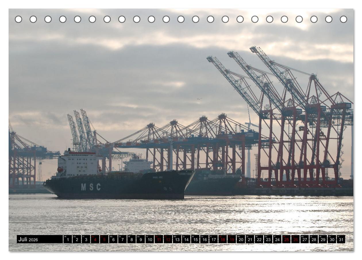 Beispielinhalt (Bild) Shipspotting Hamburg (Tischkalender 2026 DIN A5 quer), CALVENDO Monatskalender