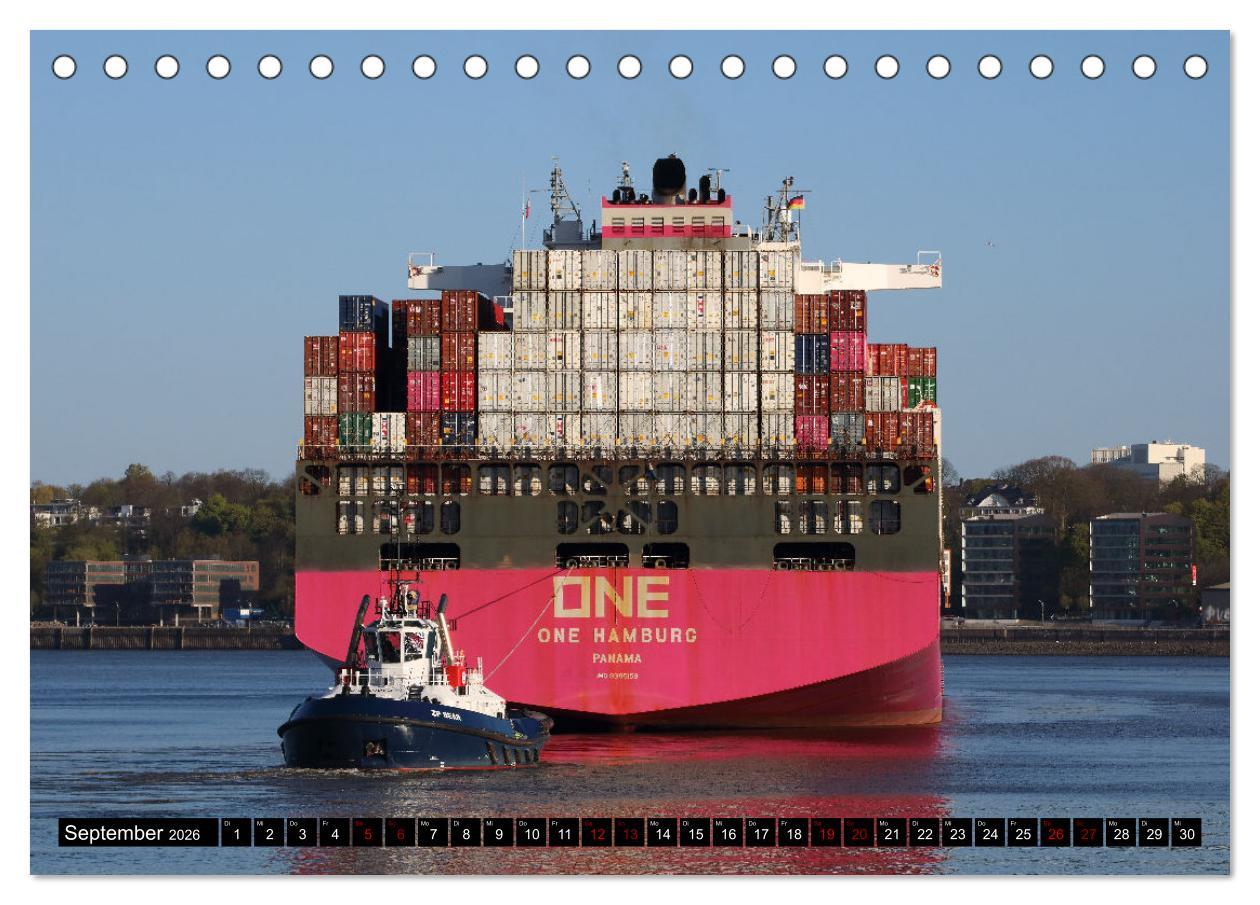 Beispielinhalt (Bild) Shipspotting Hamburg (Tischkalender 2026 DIN A5 quer), CALVENDO Monatskalender