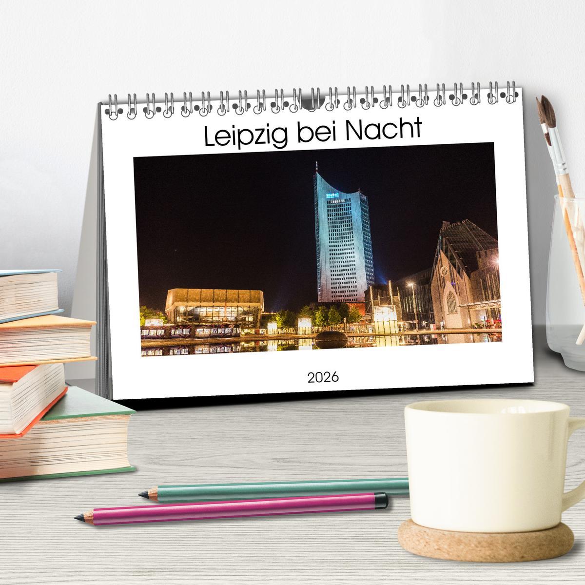 Beispielinhalt (Bild) Leipzig bei Nacht (Tischkalender 2026 DIN A5 quer), CALVENDO Monatskalender