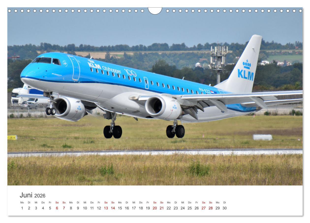 Beispielinhalt (Bild) Ein Jahr am Flughafen Stuttgart (Wandkalender 2026 DIN A3 quer), CALVENDO Monatskalender