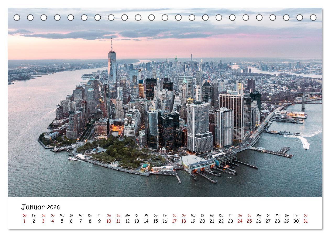 Beispielinhalt (Bild) New York City - Atemberaubende Ansichten (Tischkalender 2026 DIN A5 quer), CALVENDO Monatskalender