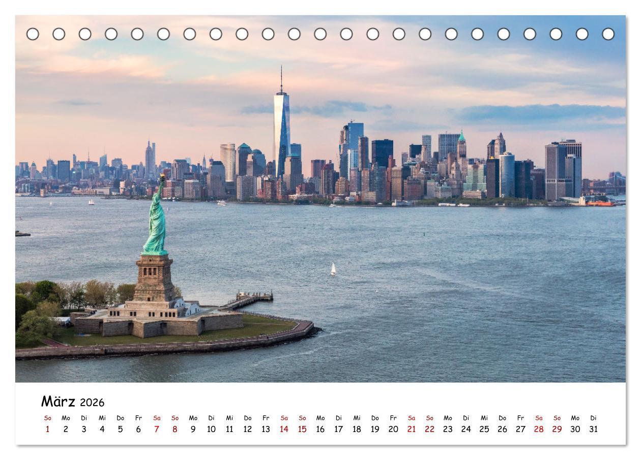 Beispielinhalt (Bild) New York City - Atemberaubende Ansichten (Tischkalender 2026 DIN A5 quer), CALVENDO Monatskalender