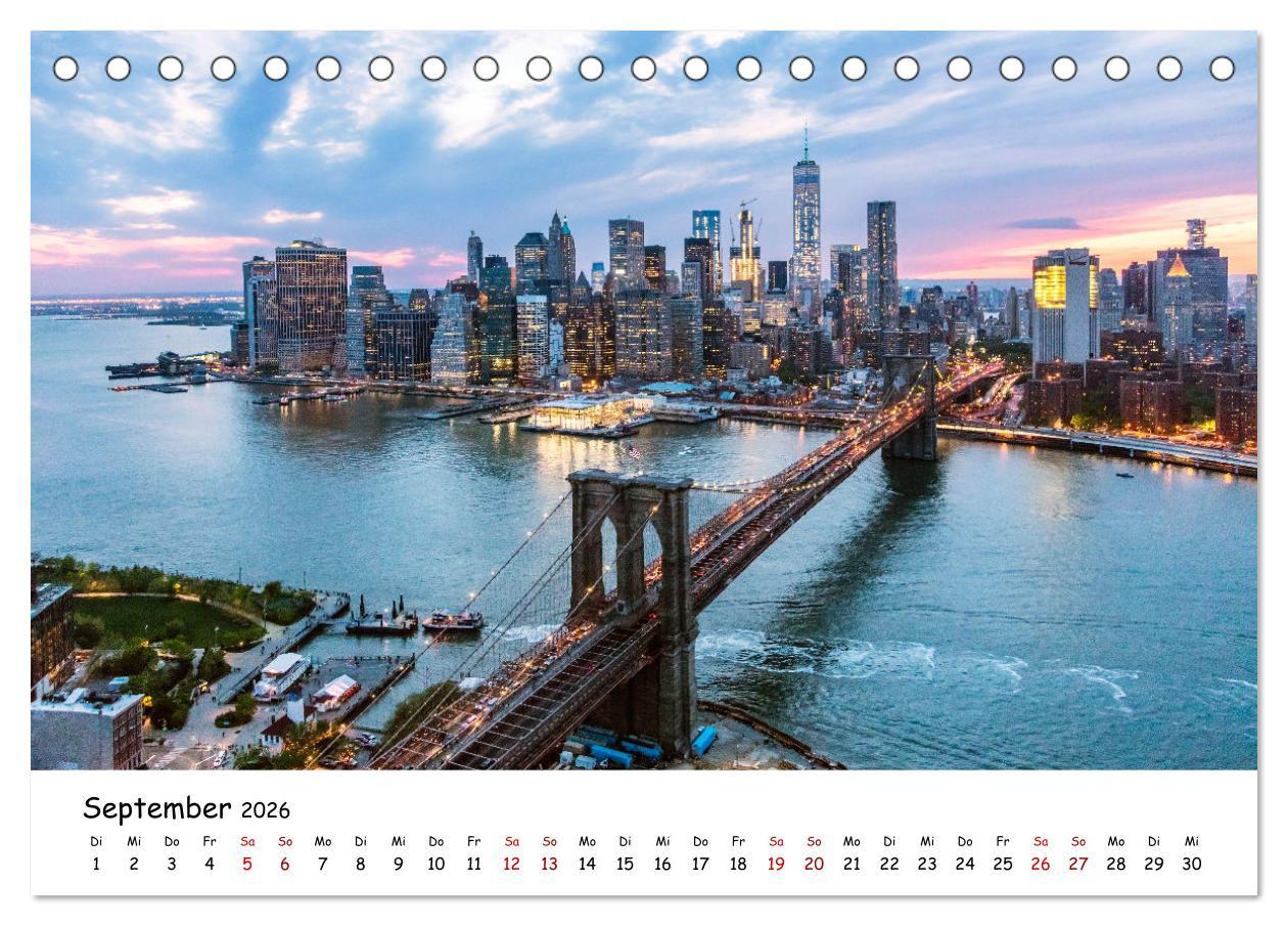 Beispielinhalt (Bild) New York City - Atemberaubende Ansichten (Tischkalender 2026 DIN A5 quer), CALVENDO Monatskalender