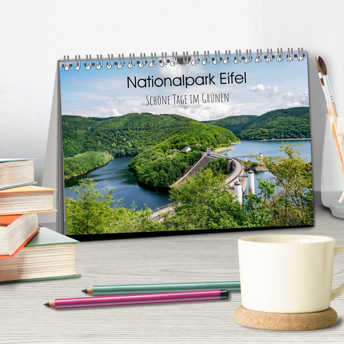Beispielinhalt (Bild) Nationalpark Eifel - Schöne Tage im Grünen (Tischkalender 2026 DIN A5 quer), CALVENDO Monatskalender
