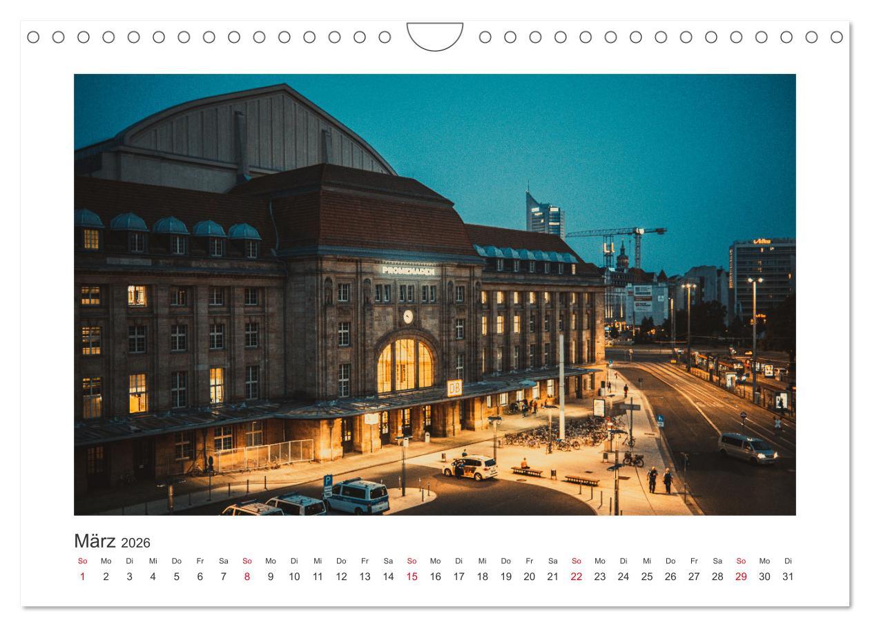 Beispielinhalt (Bild) Leipzig bei Nacht (Wandkalender 2026 DIN A4 quer), CALVENDO Monatskalender