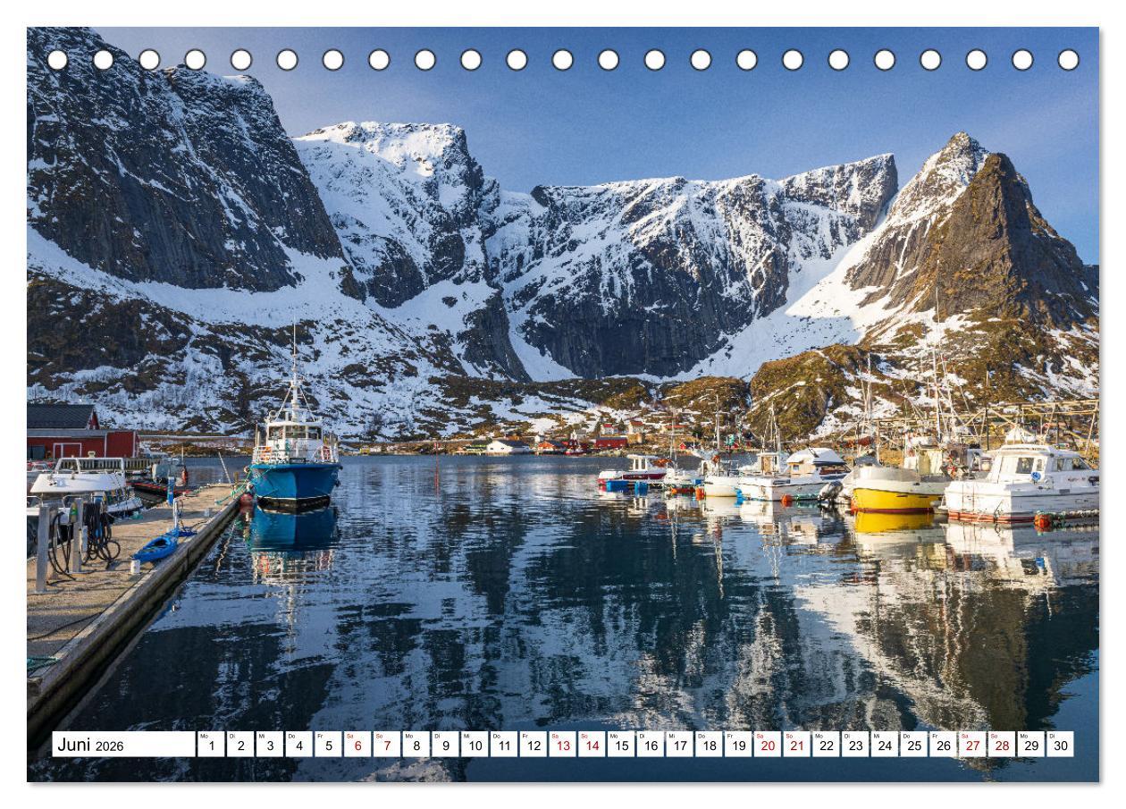 Beispielinhalt (Bild) Licht des Nordens - LOFOTEN (Tischkalender 2026 DIN A5 quer), CALVENDO Monatskalender