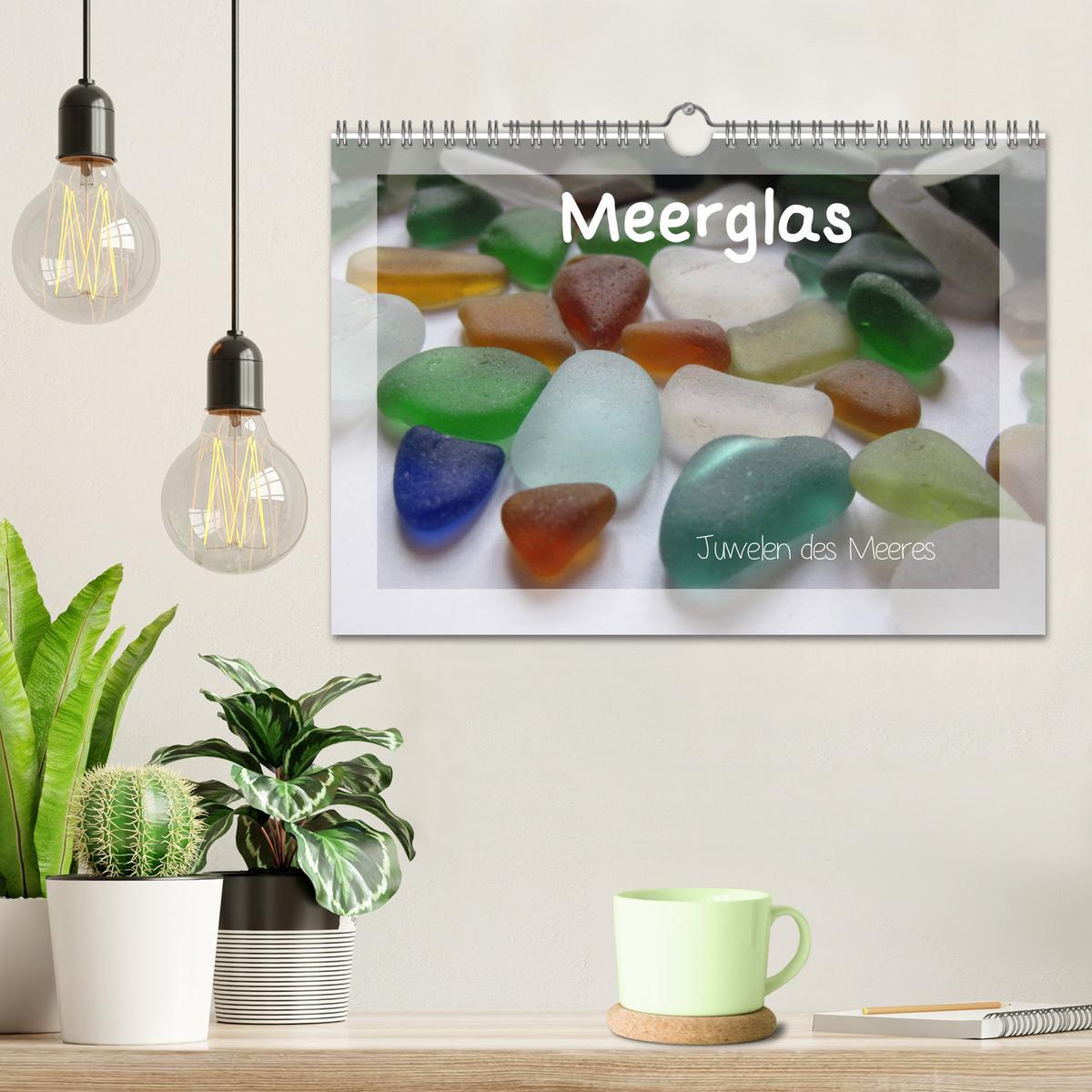 Beispielinhalt (Bild) Meerglas - Juwelen der Meeres (Wandkalender 2026 DIN A4 quer), CALVENDO Monatskalender