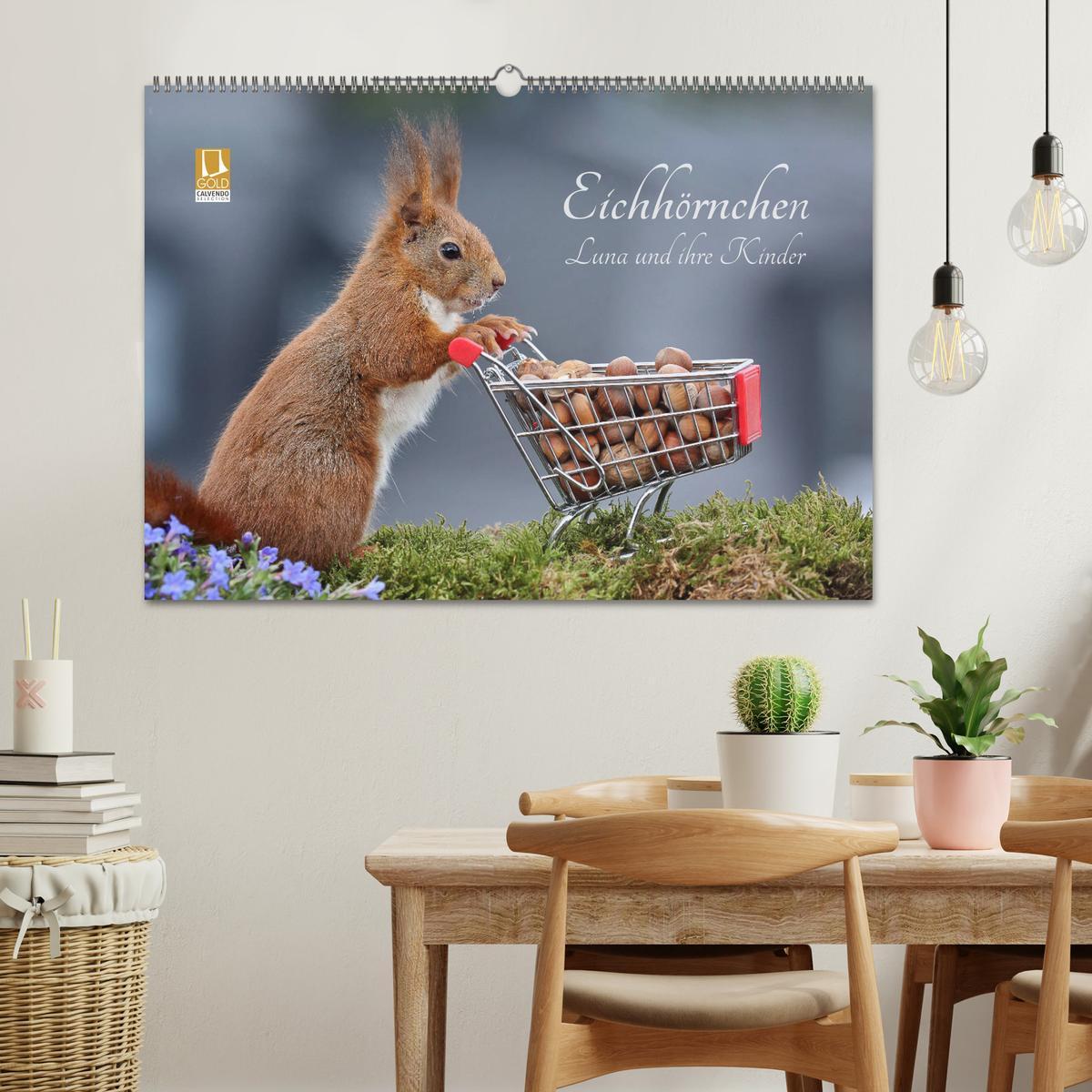 Beispielinhalt (Bild) Eichhörnchen Luna und ihre Kinder (Wandkalender 2026 DIN A2 quer), CALVENDO Monatskalender