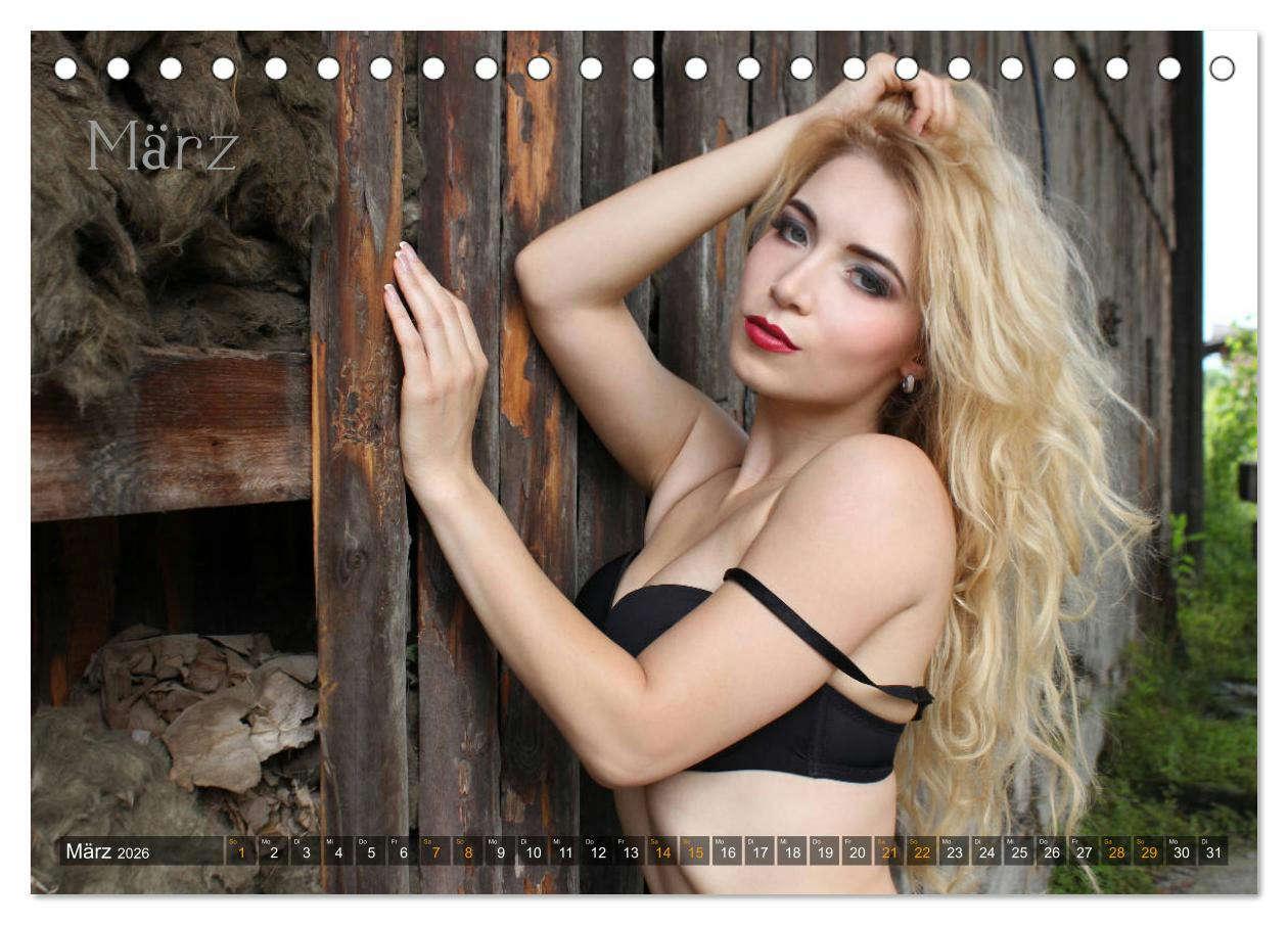 Beispielinhalt (Bild) Erotik Fotoart Sexy Models (Tischkalender 2026 DIN A5 quer), CALVENDO Monatskalender
