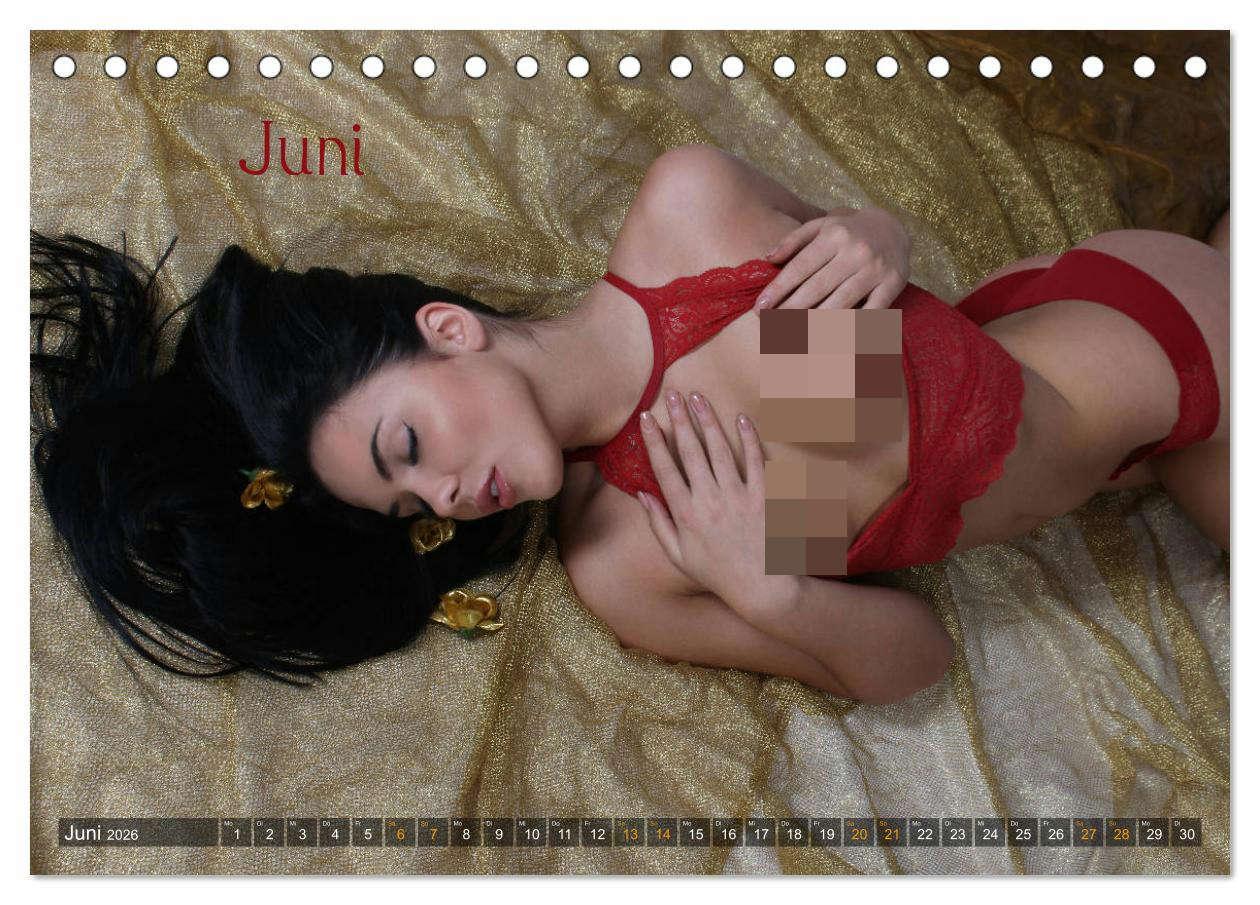Beispielinhalt (Bild) Erotik Fotoart Sexy Models (Tischkalender 2026 DIN A5 quer), CALVENDO Monatskalender