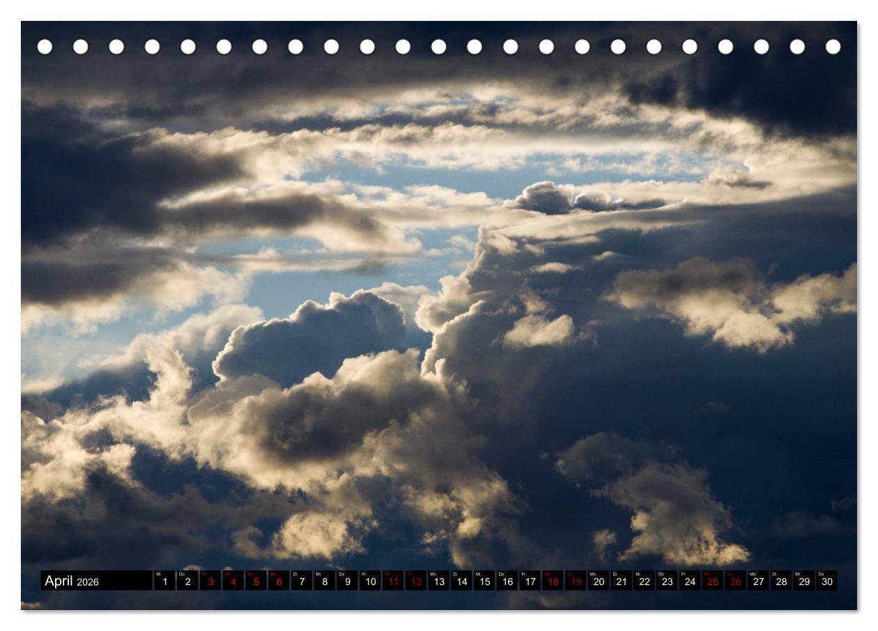 Beispielinhalt (Bild) Faszination Wolken (Tischkalender 2026 DIN A5 quer), CALVENDO Monatskalender