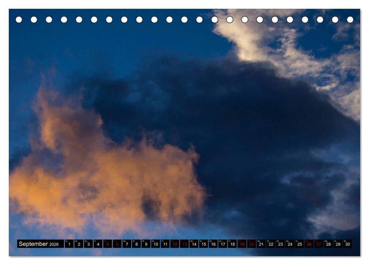 Beispielinhalt (Bild) Faszination Wolken (Tischkalender 2026 DIN A5 quer), CALVENDO Monatskalender