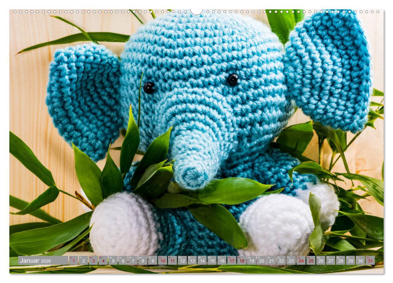 Beispielinhalt (Bild) Amigurumi - Die gehäkelte Welt (hochwertiger Premium Wandkalender 2026 DIN A2 quer), Kunstdruck in Hochglanz