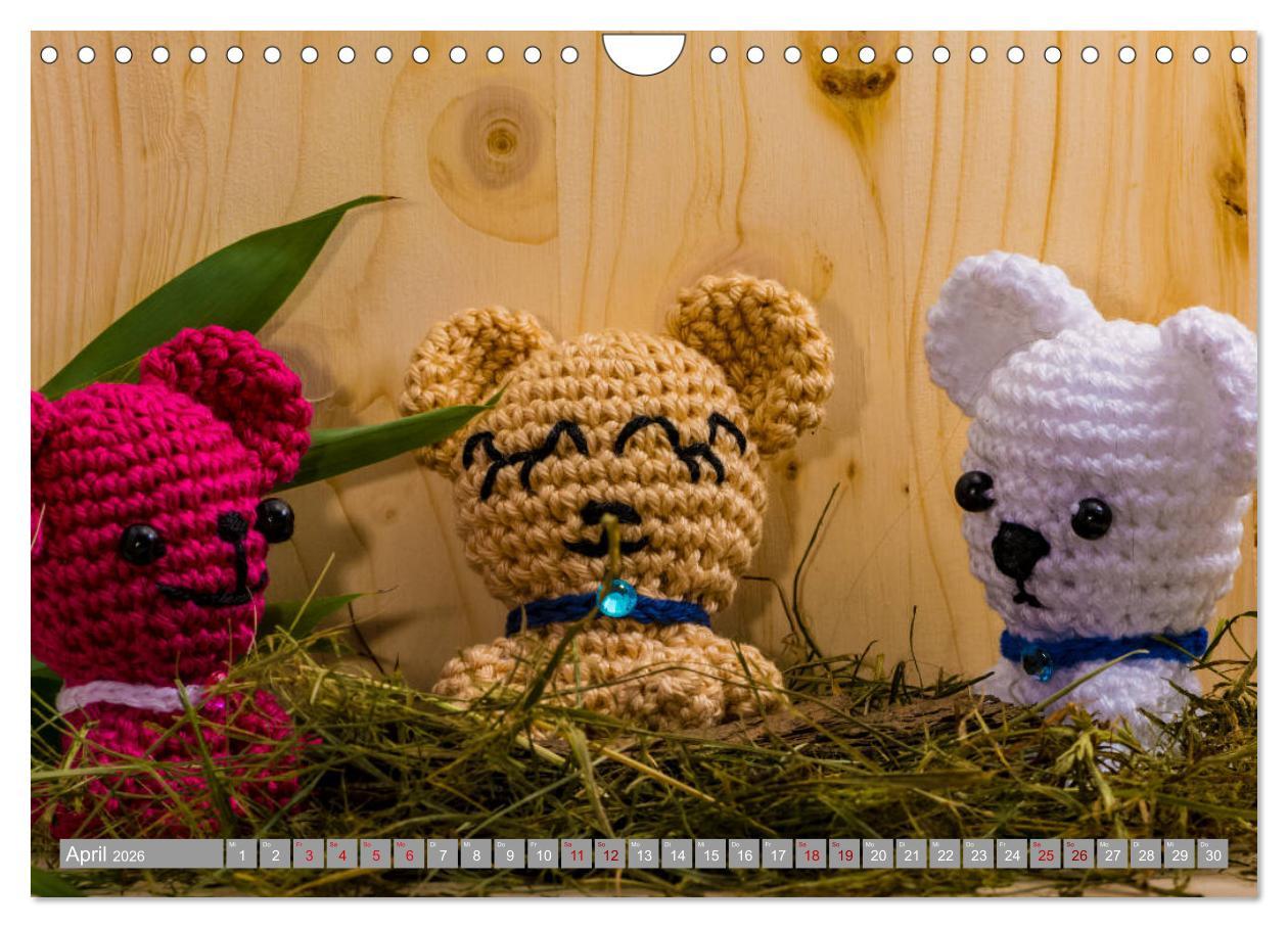 Beispielinhalt (Bild) Amigurumi - Die gehäkelte Welt (Wandkalender 2026 DIN A4 quer), CALVENDO Monatskalender