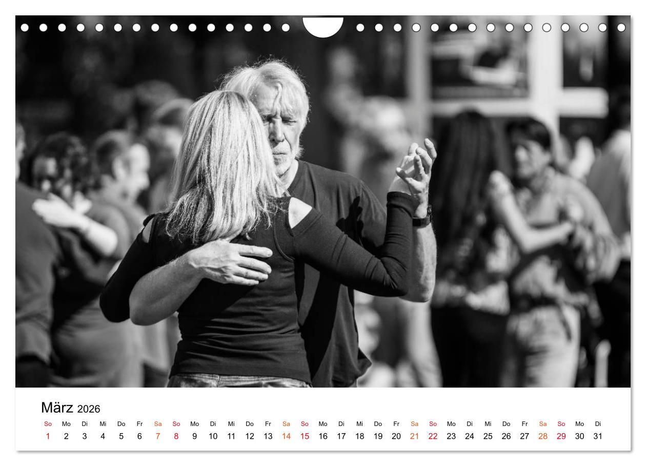 Beispielinhalt (Bild) Tango Argentino - Paare beim Tanz auf öffentlichen Plätzen (Wandkalender 2026 DIN A4 quer), CALVENDO Monatskalender