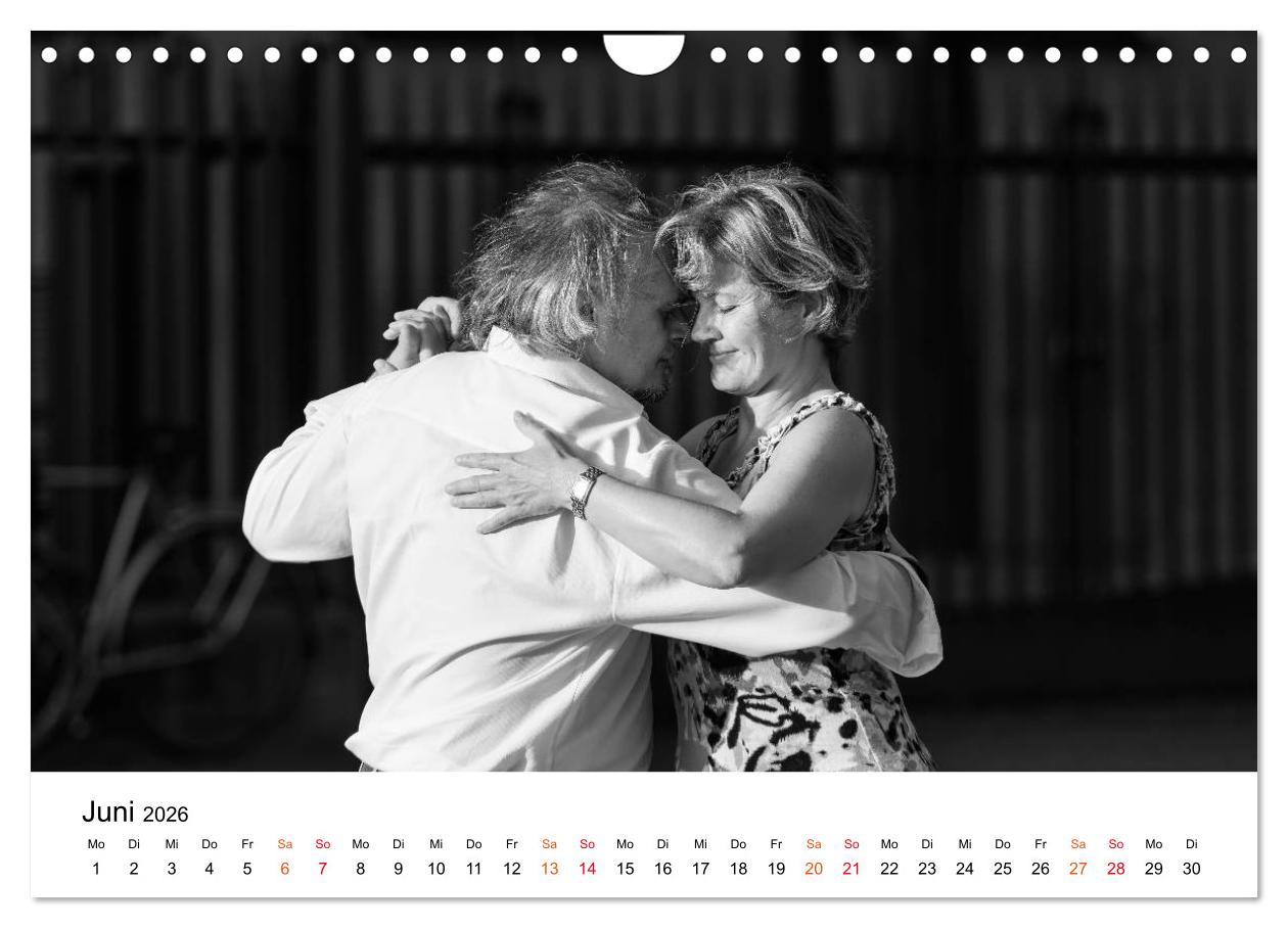 Beispielinhalt (Bild) Tango Argentino - Paare beim Tanz auf öffentlichen Plätzen (Wandkalender 2026 DIN A4 quer), CALVENDO Monatskalender