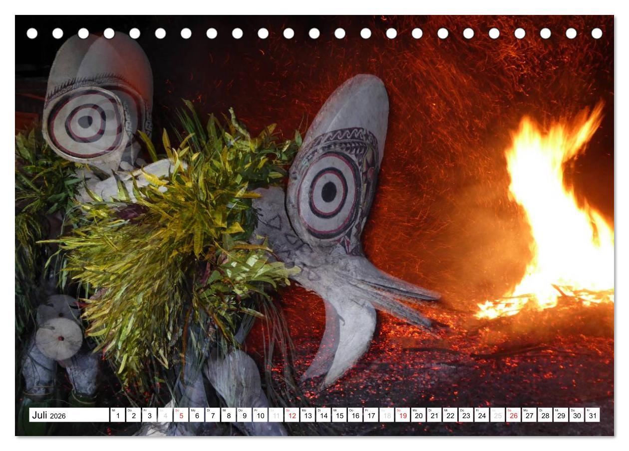 Beispielinhalt (Bild) Papua-Neuguinea Geheimnisvolle Inselwelt (Tischkalender 2026 DIN A5 quer), CALVENDO Monatskalender