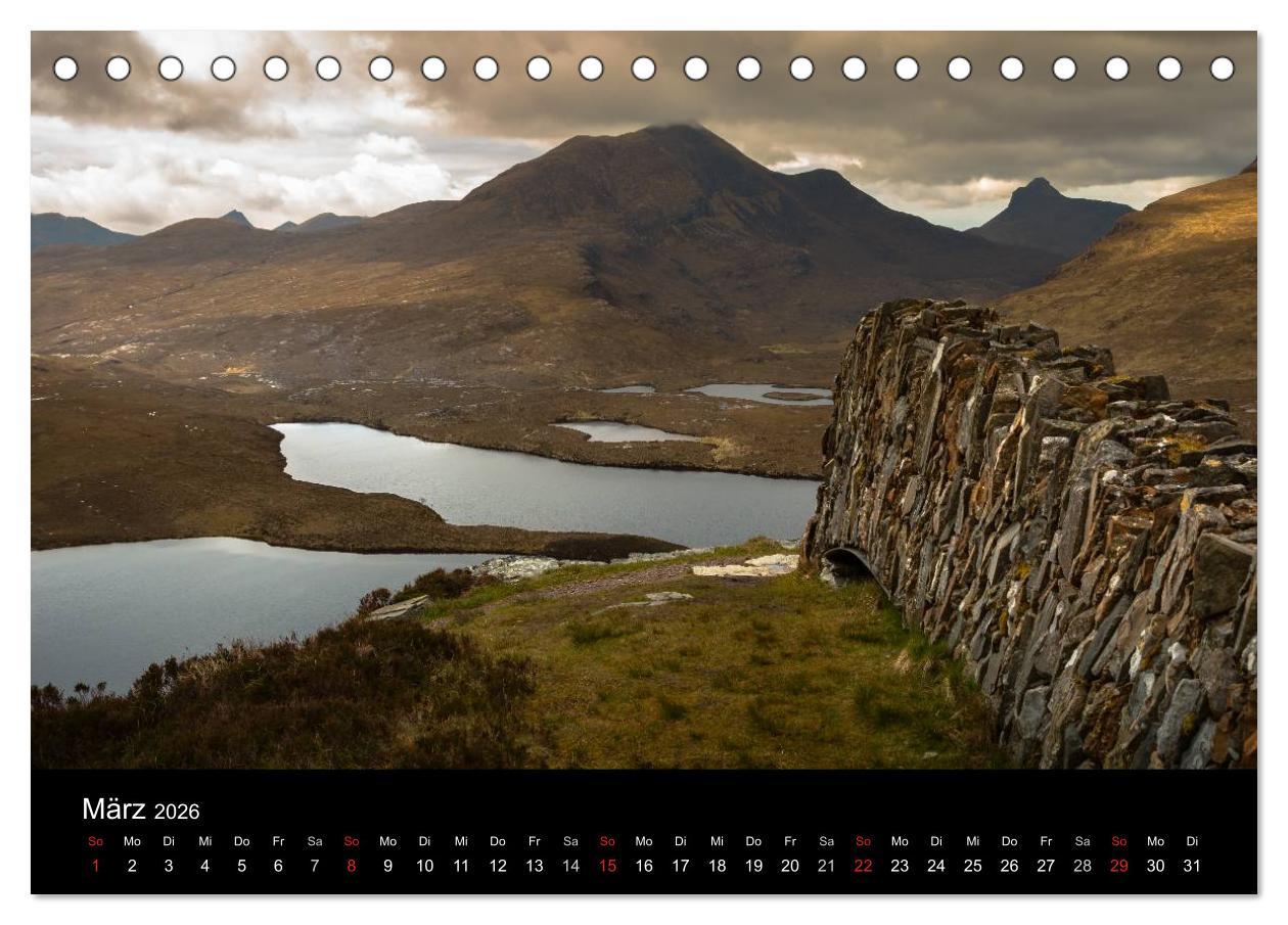 Beispielinhalt (Bild) Die Highlands - Schottlands rauher Nordwesten (Tischkalender 2026 DIN A5 quer), CALVENDO Monatskalender
