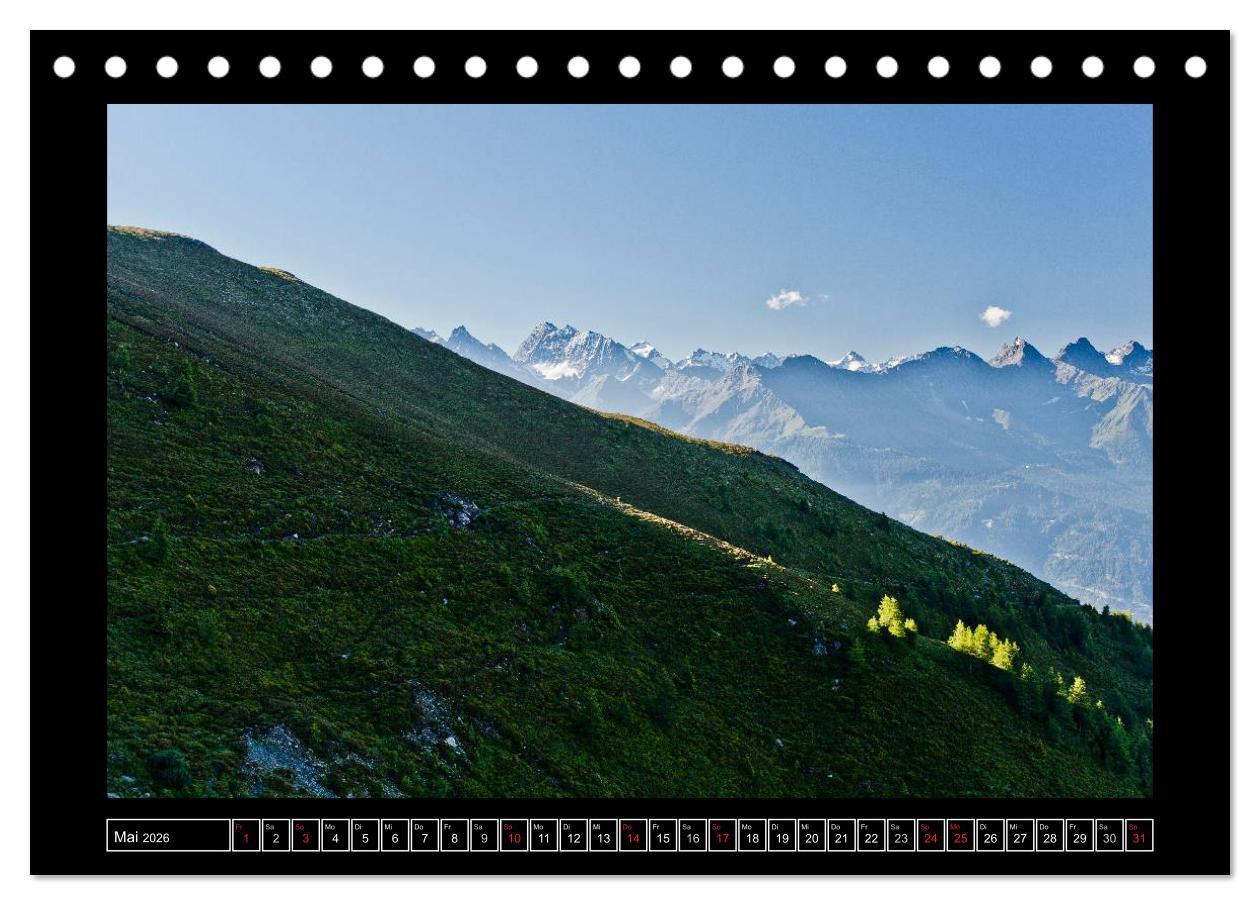 Beispielinhalt (Bild) SEH(N)SUCHT ALPENÜBERQUERUNG (Tischkalender 2026 DIN A5 quer), CALVENDO Monatskalender