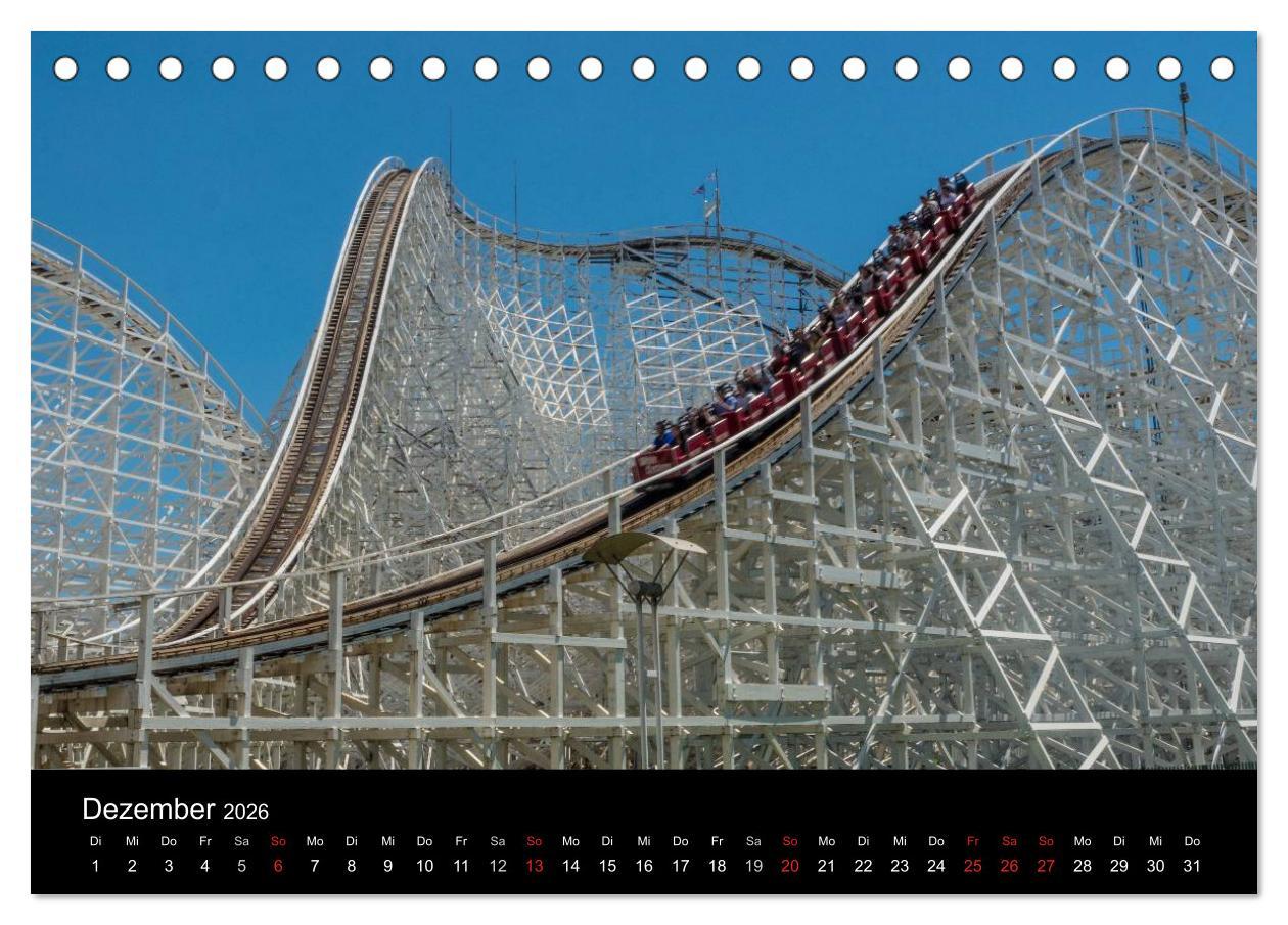 Beispielinhalt (Bild) Made for Fear - Der Achterbahnkalender (Tischkalender 2026 DIN A5 quer), CALVENDO Monatskalender